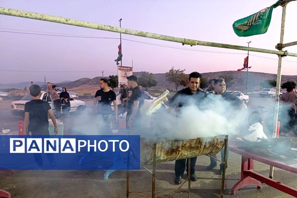 خدمت‌رسانی دانش‌آموزان و فرهنگیان شهرستان اسلام آباد غرب در مواکب اربعین حسینی