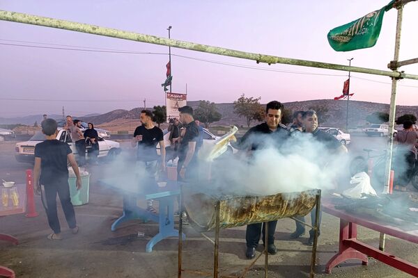 خدمت‌رسانی دانش‌آموزان و فرهنگیان شهرستان اسلام آباد غرب در مواکب اربعین حسینی