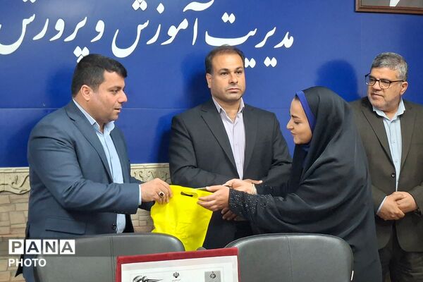 قدردانی از مربیان و مدیران منتخب طرح‌های آموزشی کودکستان‌های شهرستان قرچک