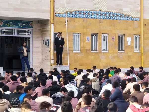 حضور آتش‌نشانان در دبیرستان میثاق کاشمر