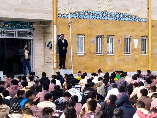 حضور آتش‌نشانان در دبیرستان میثاق کاشمر