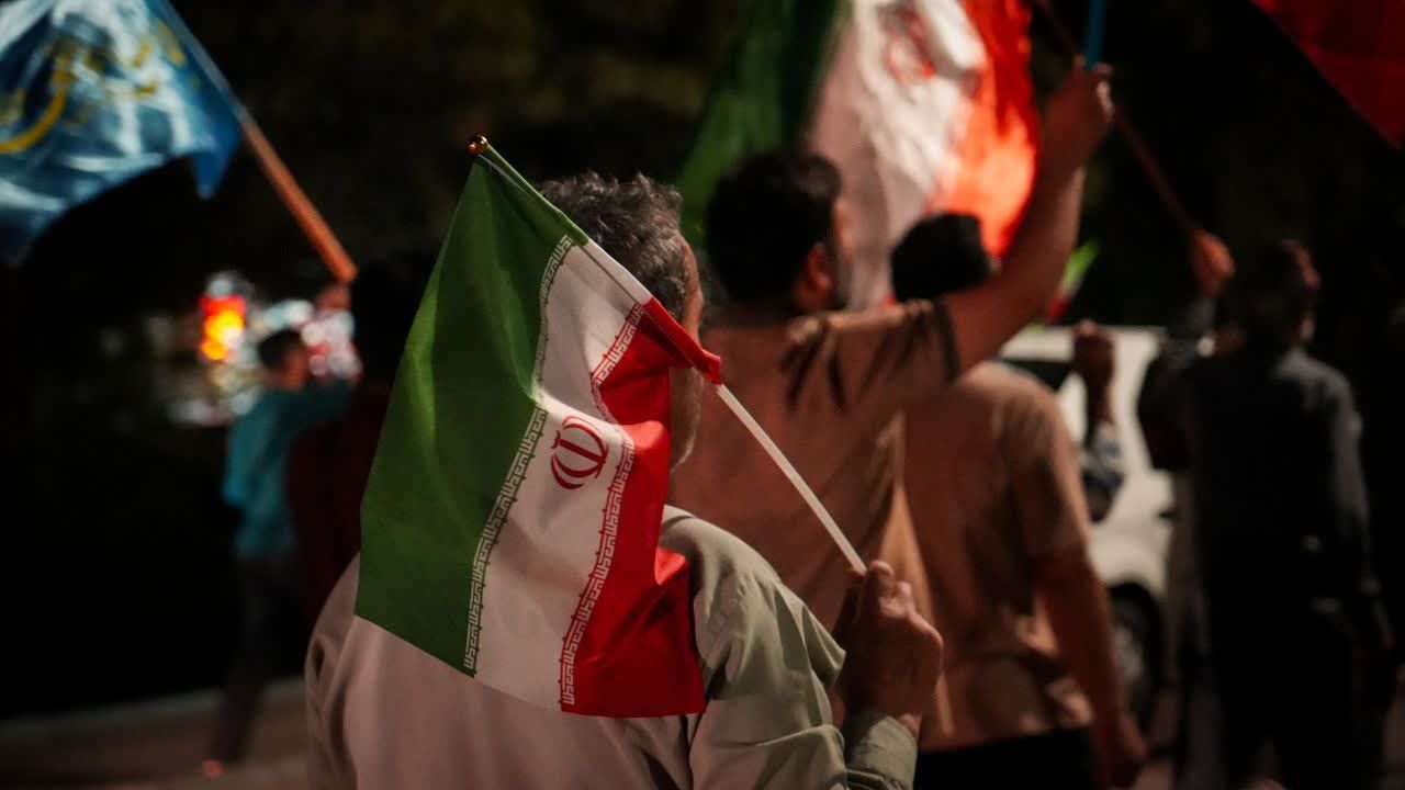  روزهای دلتنگی؛ شهادت پدر، آرزوی پرواز، تشییع شهدا