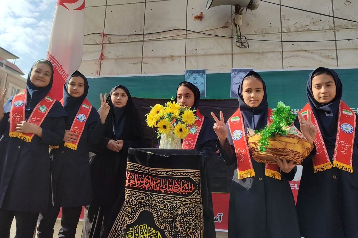 شور وشوق دانش‌آموزان در برنامه صبحگاهی مدرسه مریم بهارستان دو