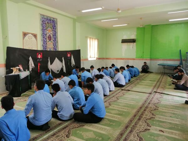  مراسم یادبود سید مقاومت توسط دانش‌آموزان تنگستانی 