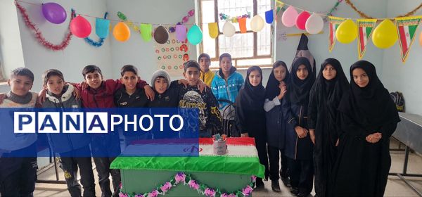 عطر انقلاب در دبستان امام جعفر صادق(ع) روستای تونه شهرستان باخرز