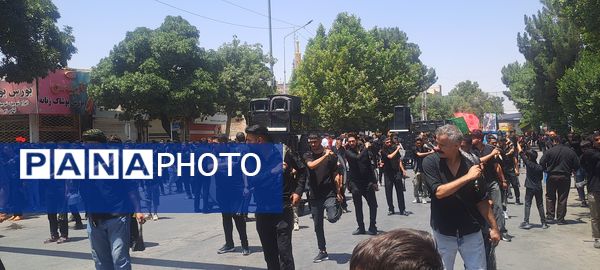 برپایی پرشور مراسم عزاداری سیدالشهدا در خیابان‌های نیشابور 
