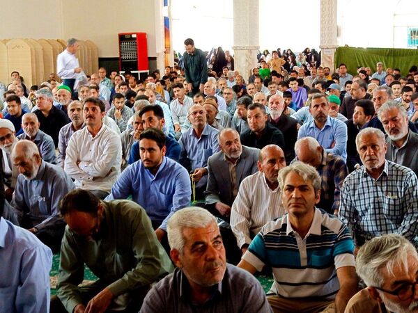 نماز جمعه ای هزاران نفری با حضور حماسی مردم کاشمر