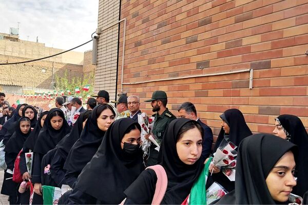 آغاز سال تحصیلی در دبیرستان بانو عفت آهنگری ناحیه یک شهرری