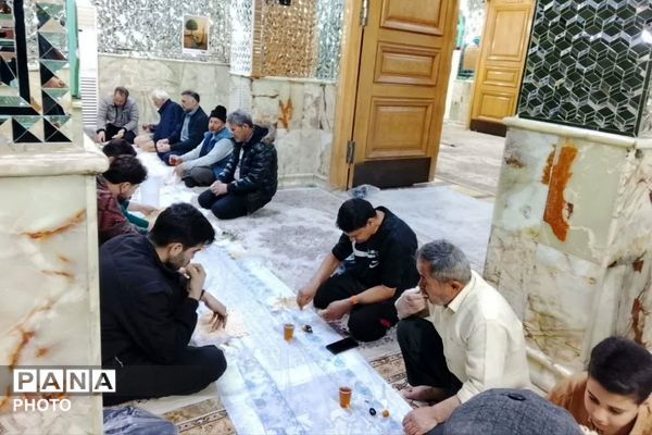 آیین افطاری ماه مبارک رمضان در امامزاده عمادالدین رباط‌کریم