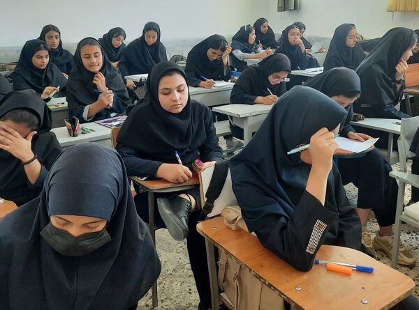 آزمون سنجش آغازین در دبیرستان دخترانه فیاض