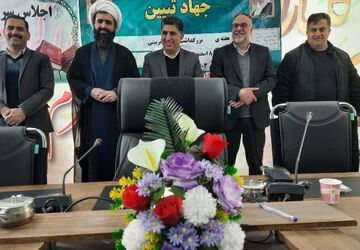 اجلاس نماز در دبیرستان شبانه‌روزی قلم‌چی اشترینان با حضور مسئولان برگزار شد
