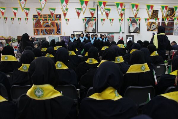 افتتاح نمایشگاه شکوفایی هنر و مهارت زنان و دختران هنرستان استاد شهریار 