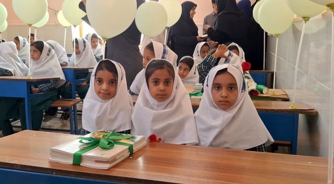 زنگ جشن شکوفه‌ها در مدارس ایرانشهر نواخته شد 