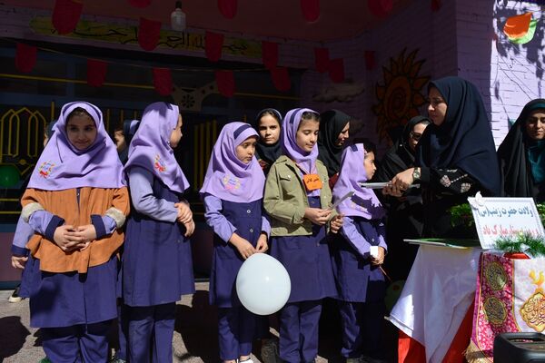 جشن میلاد حضرت زینب(س) با حضور مادران پرستار در دبستان علویان بهارستان‌دو