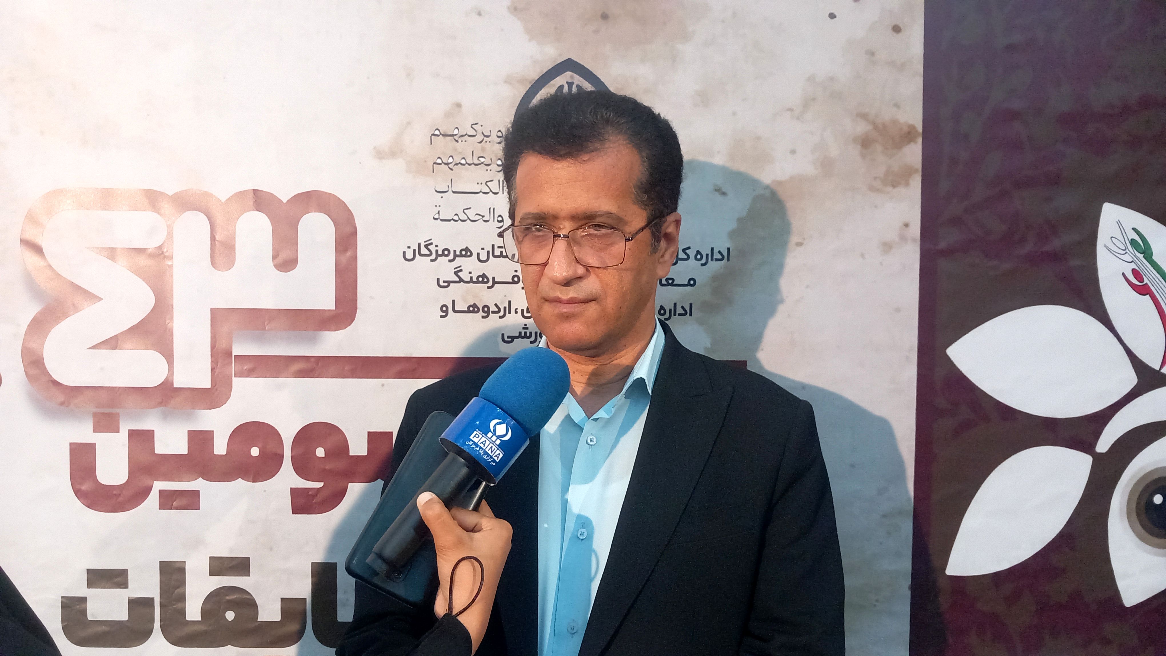 سرودها می‌توانند هویت و غرور دینی و ملی را به تصویر بکشند