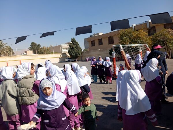 دبستان شهید کشاورز در سوگ فاطمیه