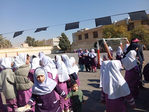 دبستان شهید کشاورز در سوگ فاطمیه