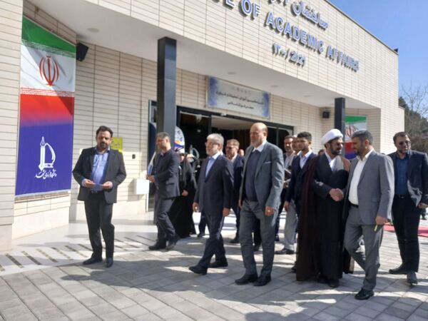 دومین روز گردهمایی از صحن دانش تا کرسی قانون‌گذاری 