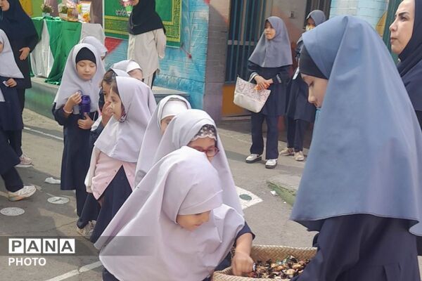 آغاز هفته قرآن، عترت و نماز در دبستان جعفریه شهرستان پیشوا