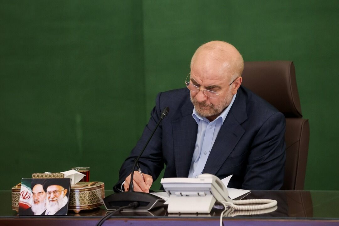 تسلیت قالیباف در پی درگذشت مادر شهیدان جوادنیا