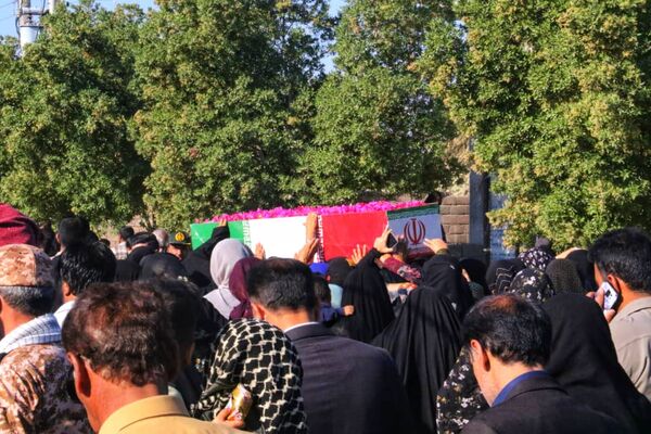 تشییع پیکر شهید گمنام در قلعه‌گنج همراه با حضور گسترده مردم