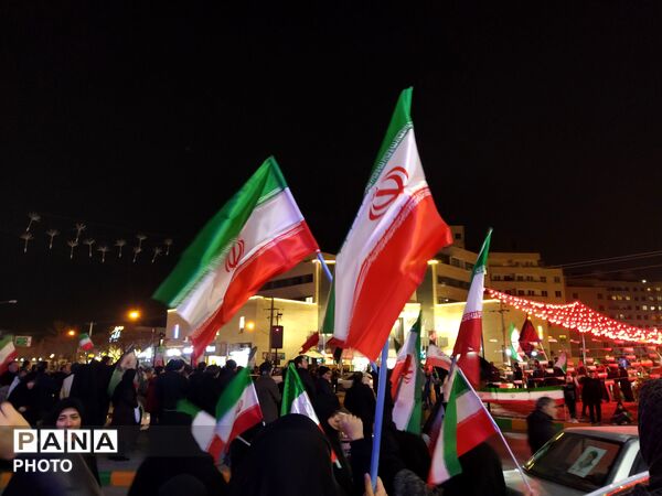 حضور پر صلابت مردم مشهد در راهپیمایی عزاداری 