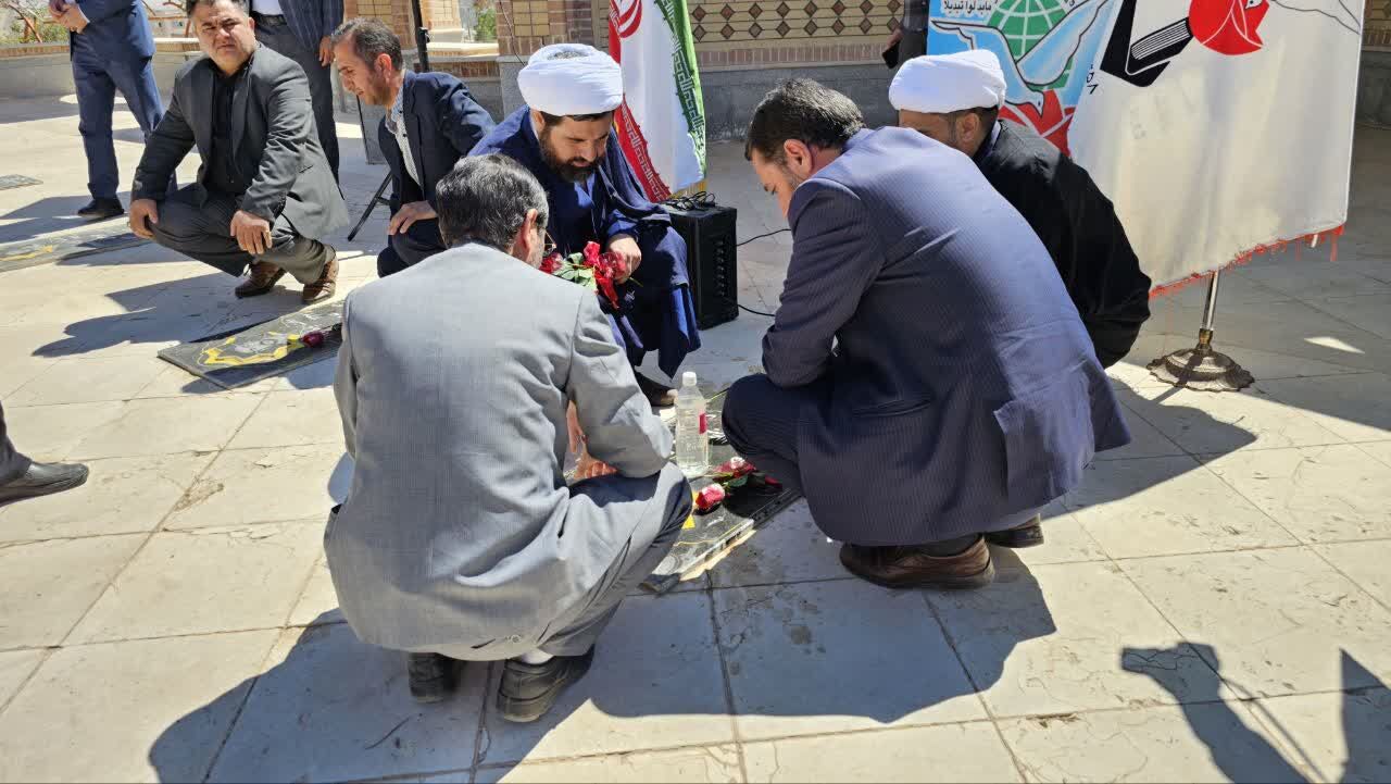 غبارروبی گلزار شهدای شهرستان فاروج 