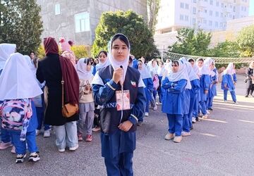 جشن آغاز سال تحصیلی جدید در مدرسه شکوفه‌های امید خلخال