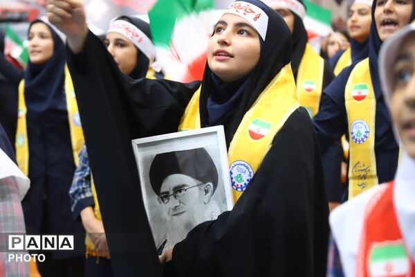 همایش سوگواری ۱۵۰۰ نفری دانش‌آموزی «باید برخاست» در آذربایجان شرقی