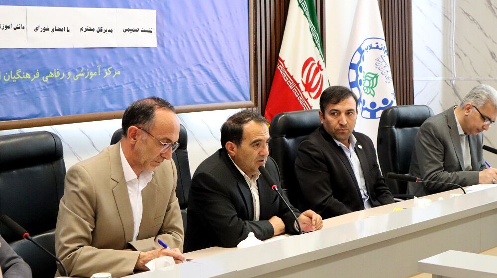 نشست صمیمی اعضای تشکل های دانش آموزی با مدیرکل آموزش وپرورش استان اردبیل