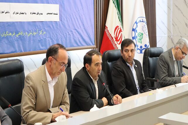 نشست صمیمی اعضای تشکل های دانش آموزی با مدیرکل آموزش وپرورش استان اردبیل