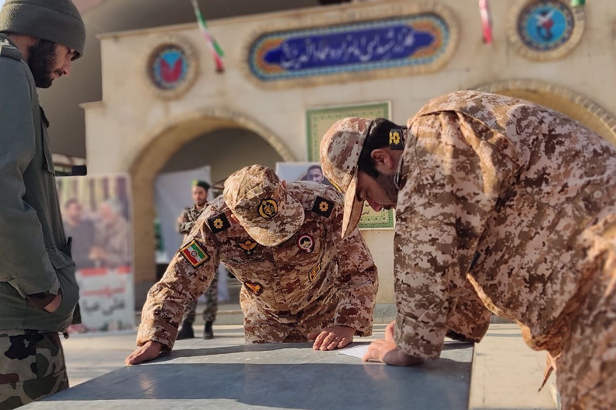 مراسم عزاداری حضرت ام‌البنین(س) همراه با تجلیل از خانواده‌های شهدا در رباط‌کریم