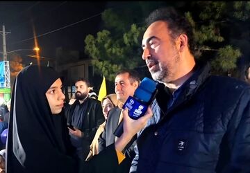 فرهنگیان و دانش‌آموزان حضور در تجمعات را ادای وظیفه می‌دانند