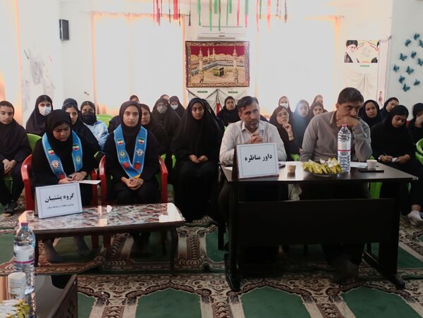 استقبال دانش‌آموزان پارسیان از مناظره‌های دانش‌آموزی
