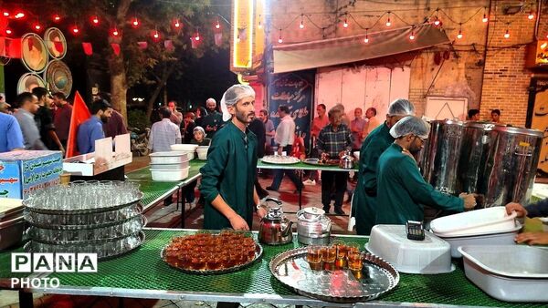 فعالیت چایخانه حضرت زهرا (س) در شب شهادت امام حسن عسکری(ع) 