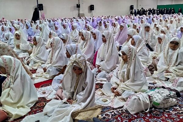 جشن فرشته‌ها در شهر قیامدشت ری یک