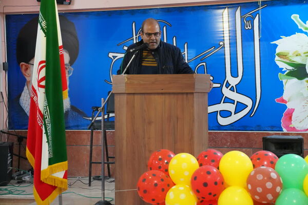  جشن ستارگان برای دانش‌آموزان رتبه‌های ‌اول تا سوم علمی در دبیرستان شاهد صارمیه ۶