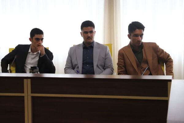 نشست مدیرکل آموزش و پرورش آذربایجان شرقی با نمایندگان مجلس دانش‌آموزی