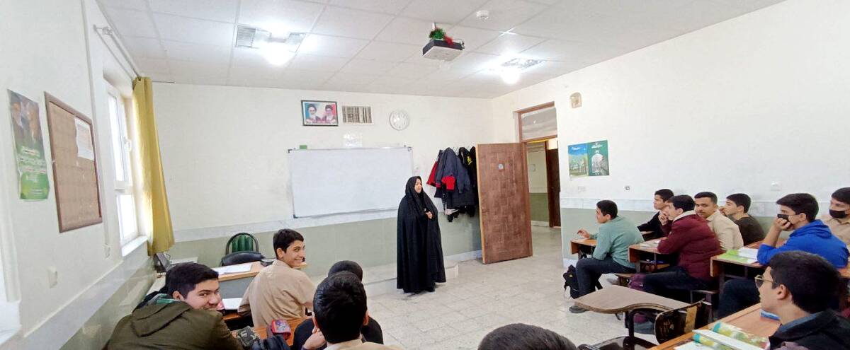 بازدید رئیس کارگروه آموزش متوسطه اداره آموزش و پرورش کاشمر‌ از دبیرستان میثاق