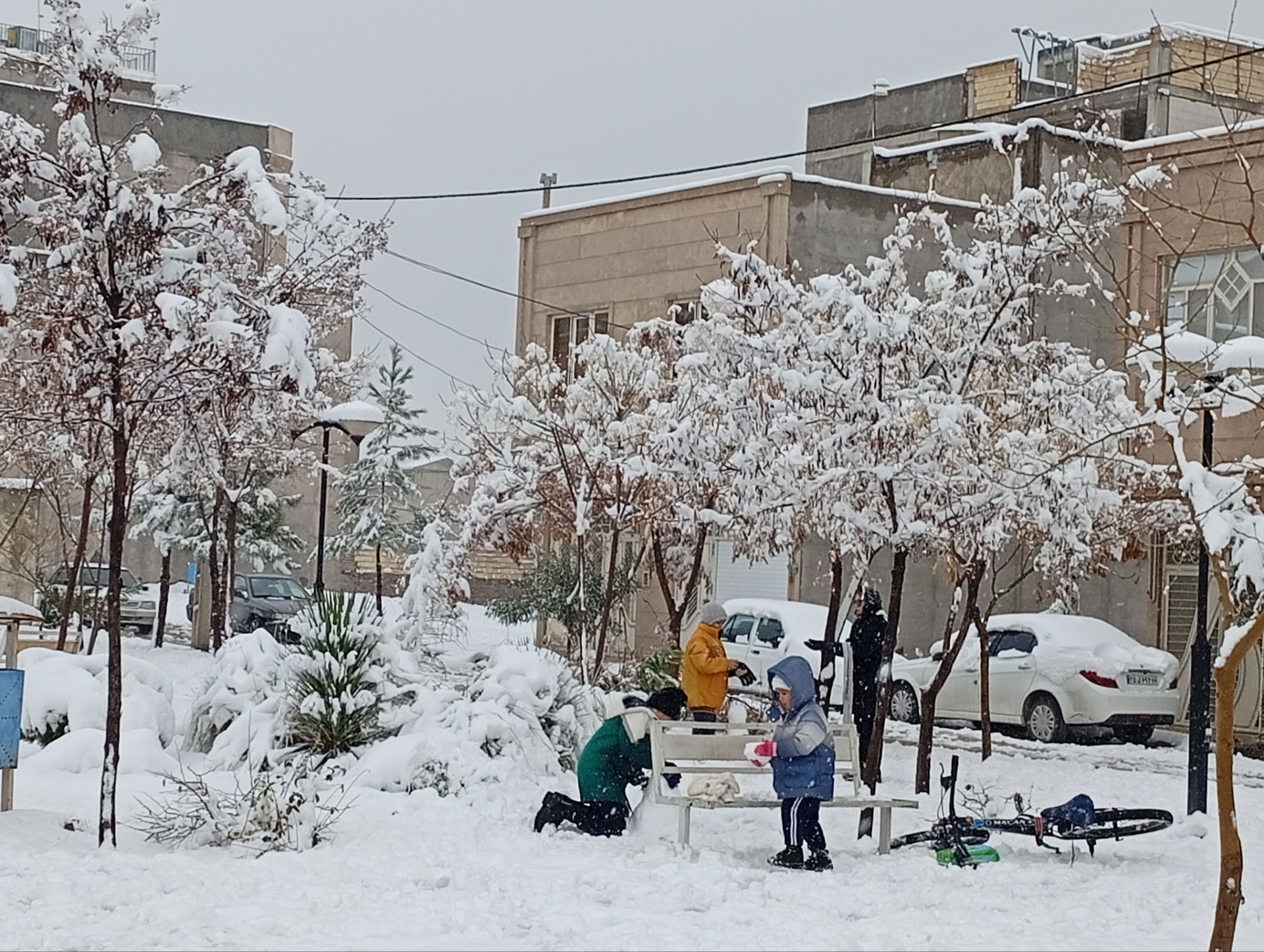سپیدی بر چهره نیشابور، لبخند پاییز بر دیار فیروزه‌ای