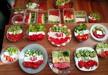 صبحانه سالم با رنگ‌های پرچم ایران در مدرسه پروین اعتصامی