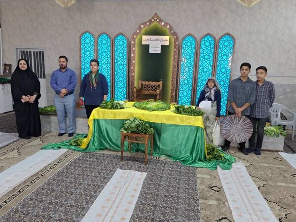 برگزاری جشنوارهٔ کاهو و سکنجبین در دبستان پسرانهٔ پاسداران یزد