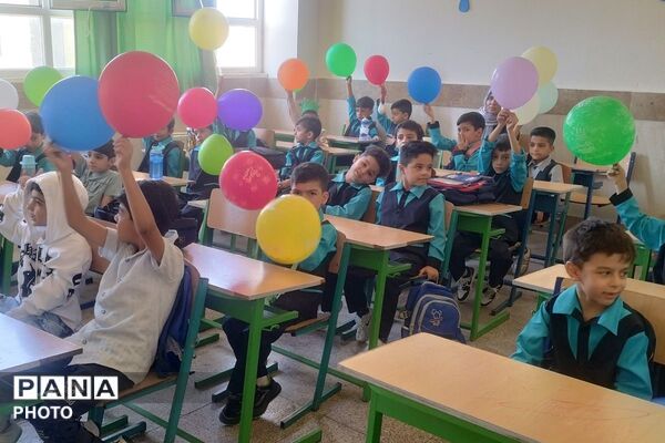  جشن شکوفه ها در دبستان ابراهیم هادی پرند