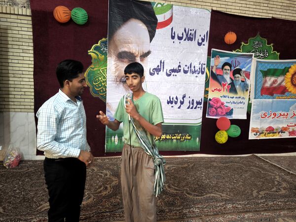 جشن اعیاد شعبانیه و تقدیر از دانش‌آموزان برتر آموزشگاه شهید بهشتی مزرعه