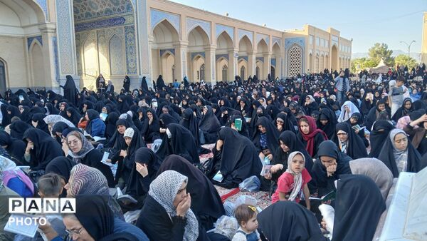 قرائت دعای عرفه در زیارتگاه شهید آیت الله مدرس