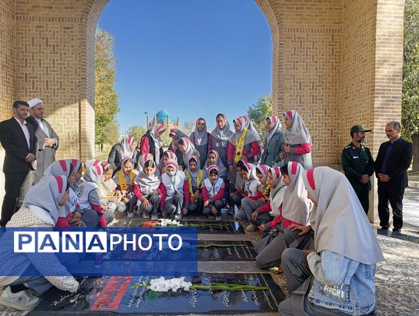 غبار روبی مزار شهدای گمنام شهرستان سلطانیه 