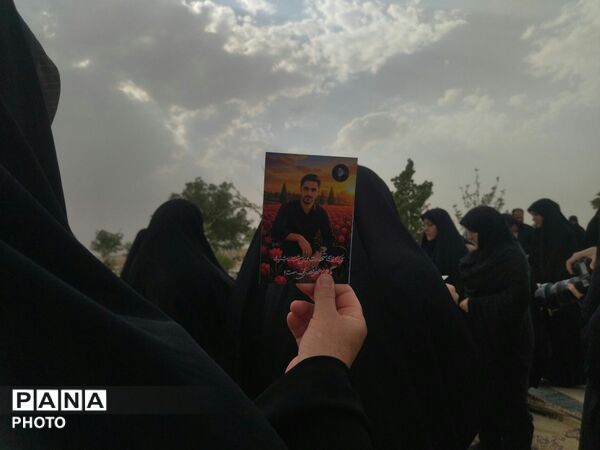جمعیت زنان و مردان شیر دل این خاک در روستای بابان در تولدشهیدمهدی بیات 