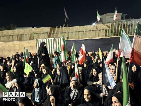 در شبِ سه‌شنبه، ۲۲ اردیبهشت، شهر با حضور پرشوق مردمانش جانی تازه گرفت