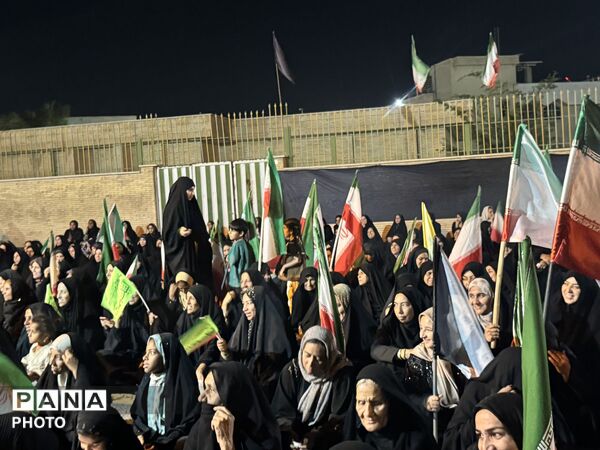 در شبِ سه‌شنبه، ۲۲ اردیبهشت، شهر با حضور پرشوق مردمانش جانی تازه گرفت