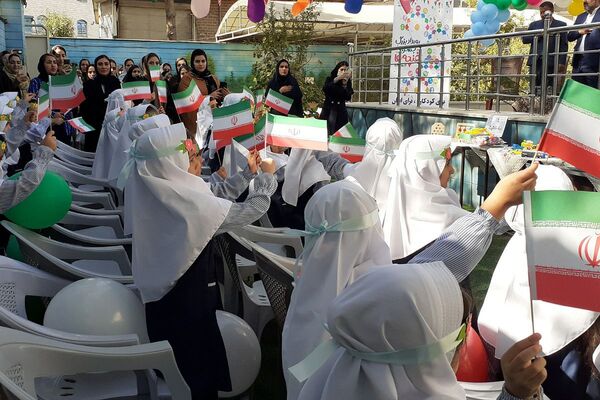 جشن شکفتن غنچه‌ ها، در دبستان مهرتابان بهارستان دو
